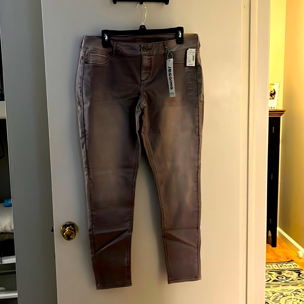 Maurice’s color jeggings super light weight and comfy can roll up into capris